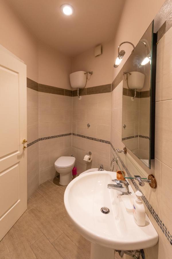 Vercelli Guest House Near San Giovanni Rome Luaran gambar