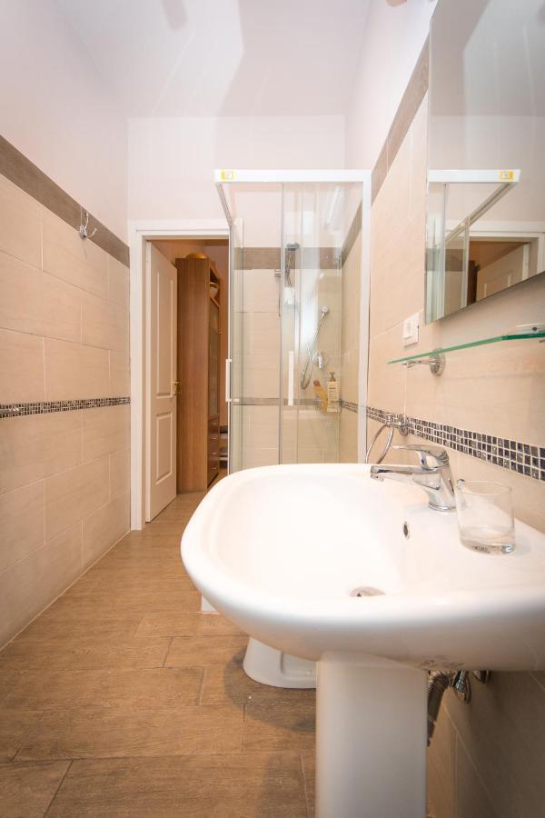 Vercelli Guest House Near San Giovanni Rome Luaran gambar